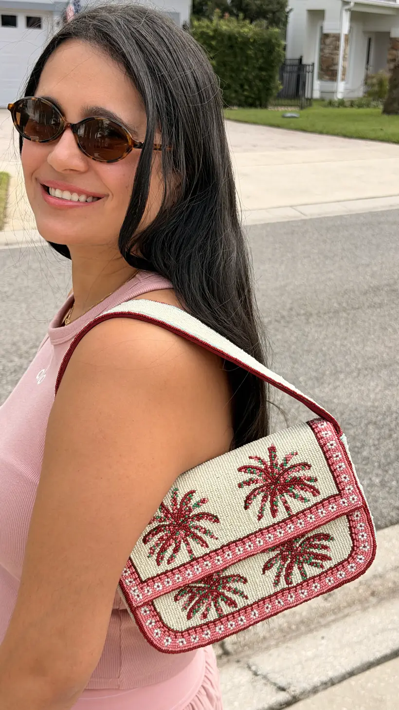 Giovana Rodrigues usando uma peça VIRO
